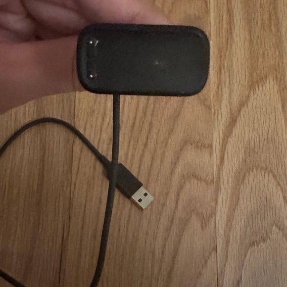 Fitbit Luxe & Charge 5 and Charging Cable - Picture 2 of 3